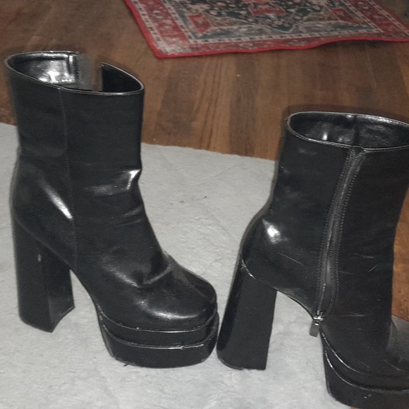 Platform heel boots - Picture 2 of 2